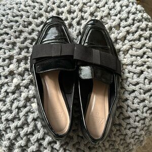 Zara Black PATENT FINISH LOAFERS WITH BOW Womens Size 38 / size 7.5